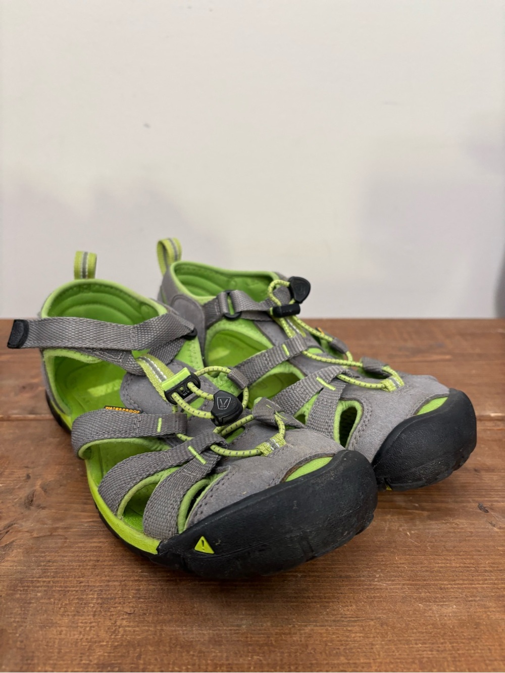 Kids Keen Sea Camp Gray and Lime Green Outdoor Sandals Boys Size 5